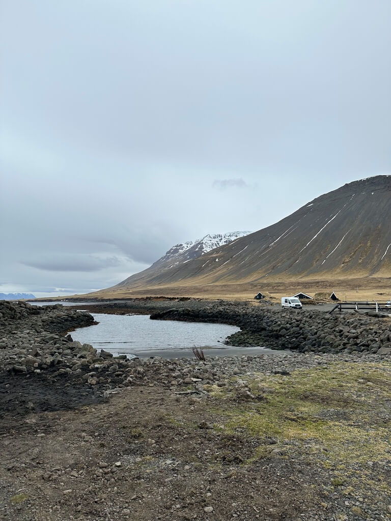 Grettislaug, Voyage en van