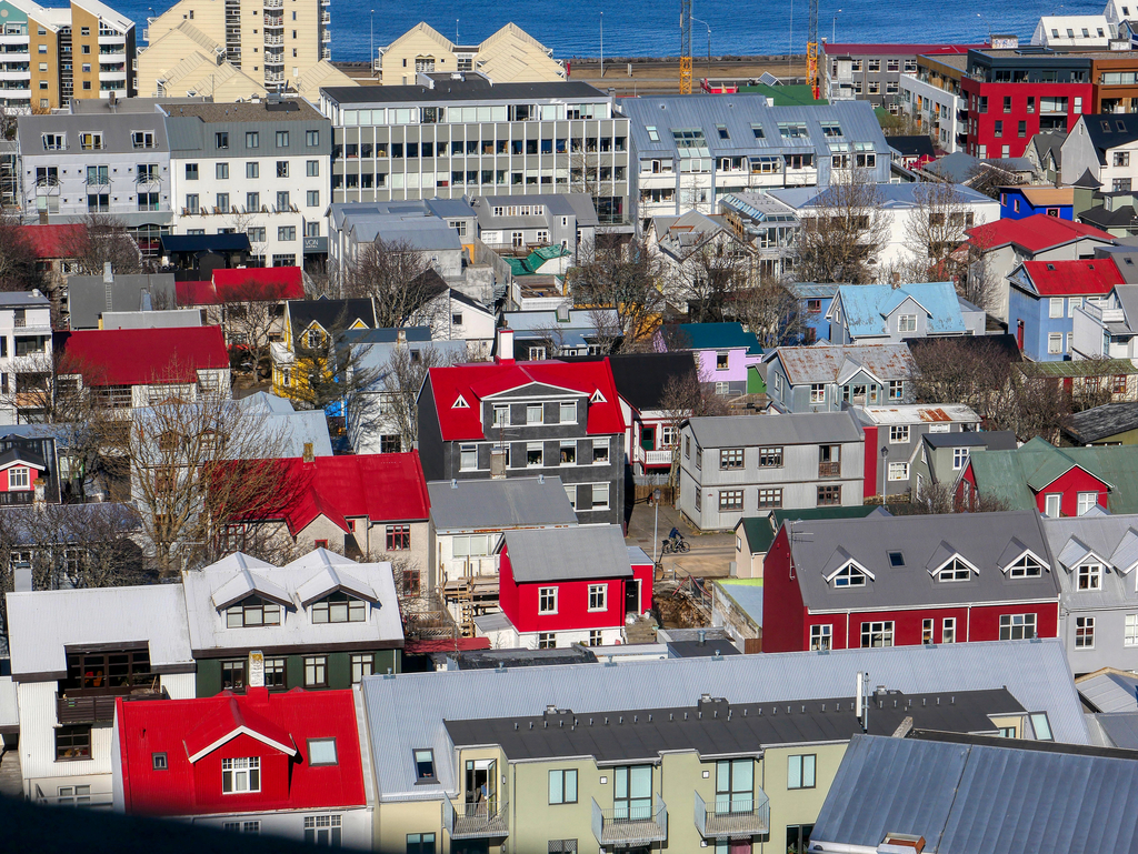 La ville vue d'en haut de Hallgrímskirkja, Voyage en van