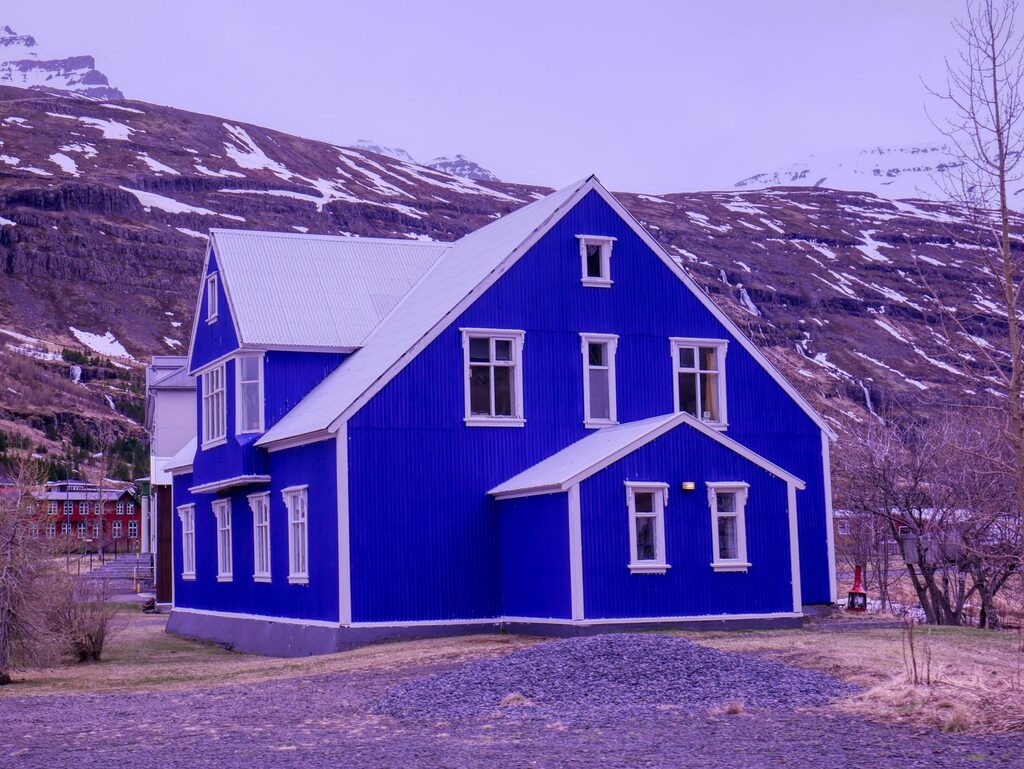 Seyðisfjörður, Voyage en van